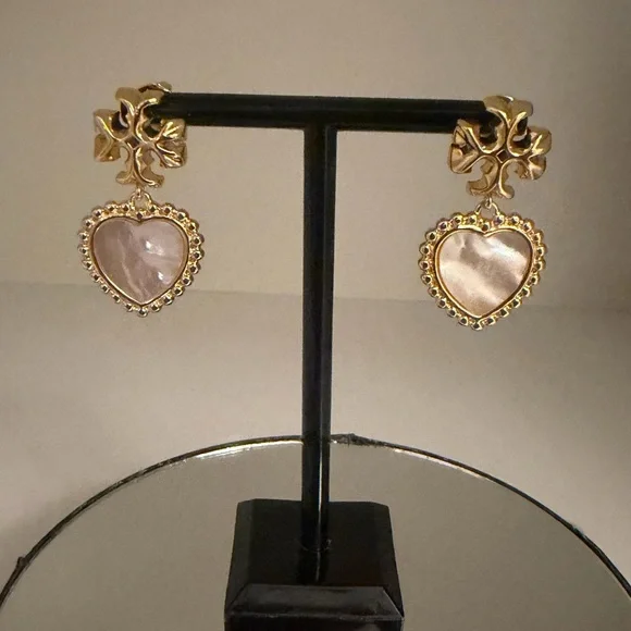 Authentic Tory Burch Nature Shell Roxanne Heart Shaped Gold Plated MOP Earrings - Picture 5 of 9